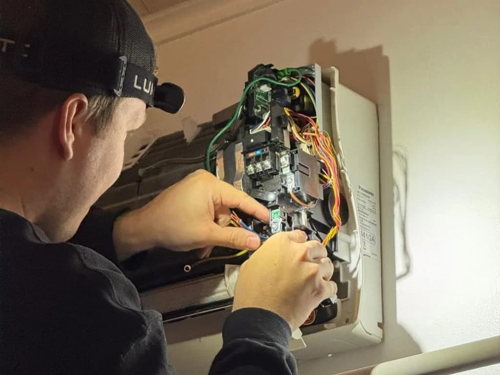 AaltoAir teknikko työssä