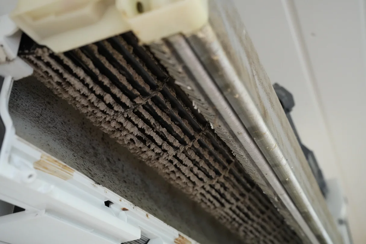 Ilmalämpöpumppu ennen huoltopesua